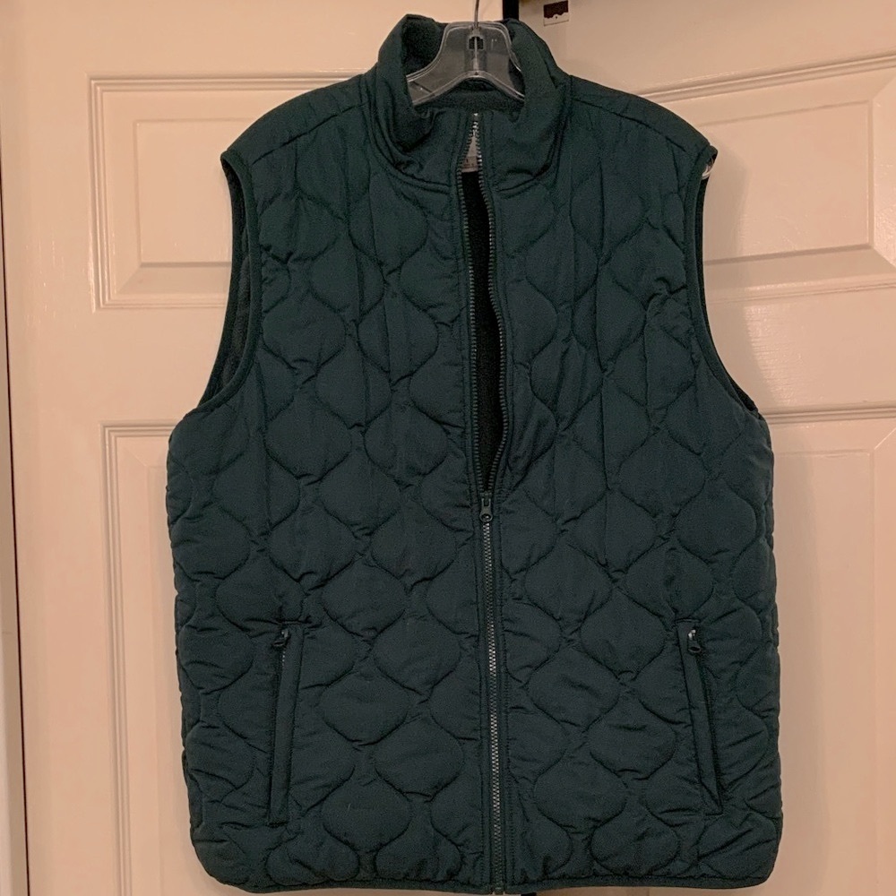 Goodfellow & Co Quilted Vest size L- Dark Green